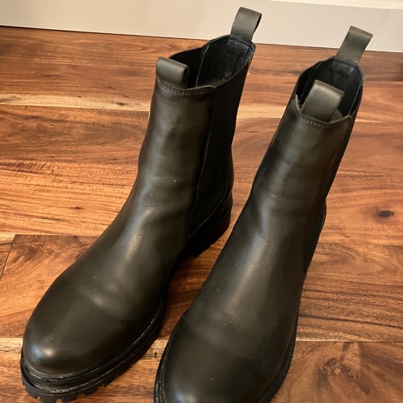 Boots - Picture 6 of 7